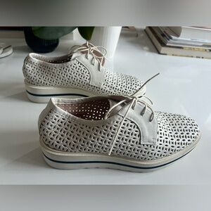 VINTAGE Pertini White Leather Perforated Lace-Up Platform Loafers Derbies Shoes